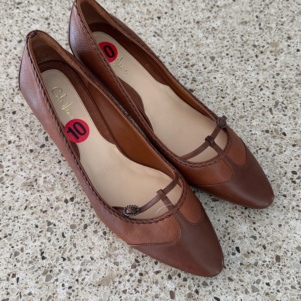 Cole Hann two-tone kitten heel shoe